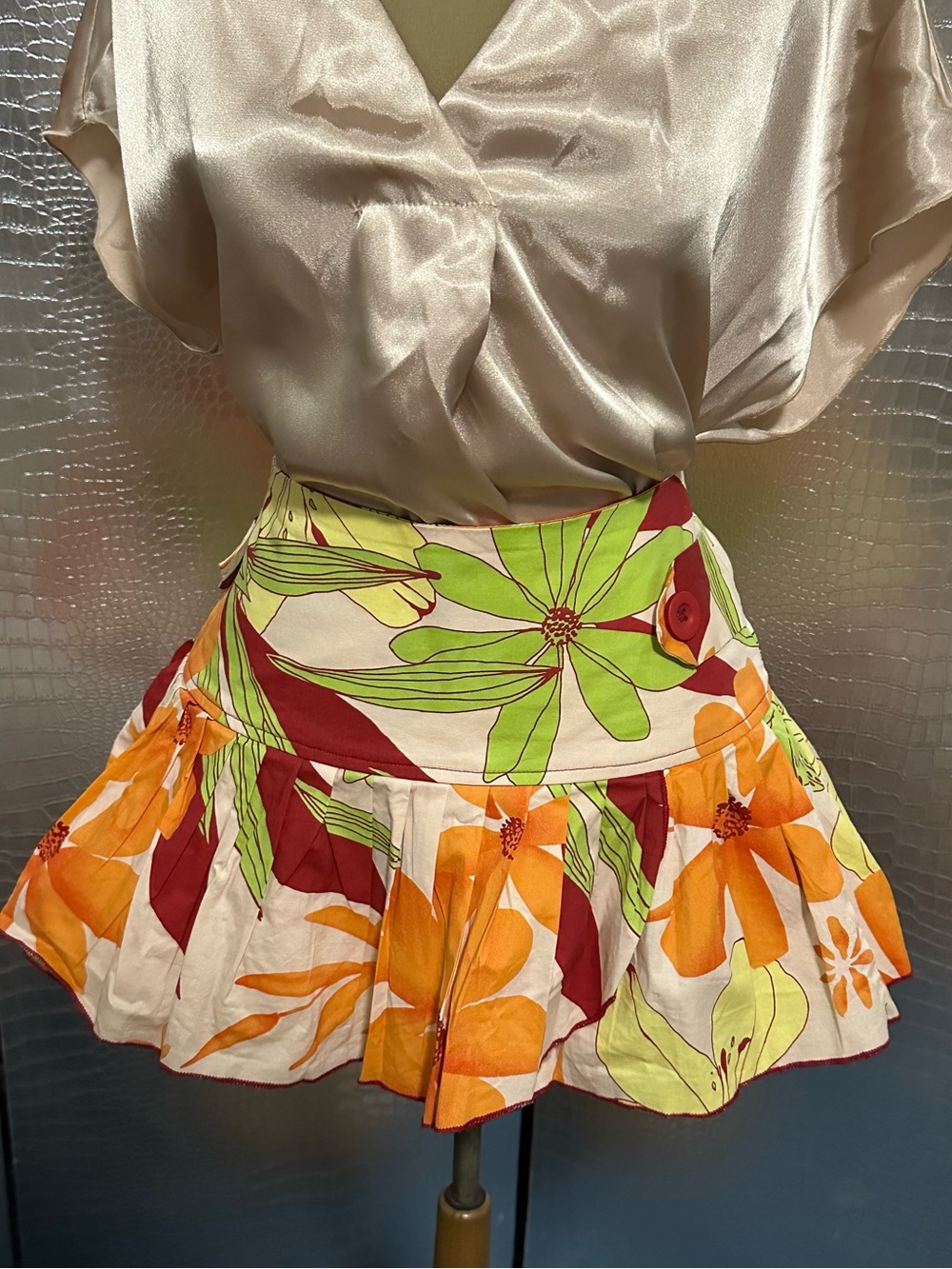 Aziz High-Waist Floral Tiered Pleated Mini Skirt in Orange, Green & Cream